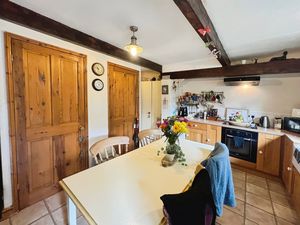 Kitchen- click for photo gallery